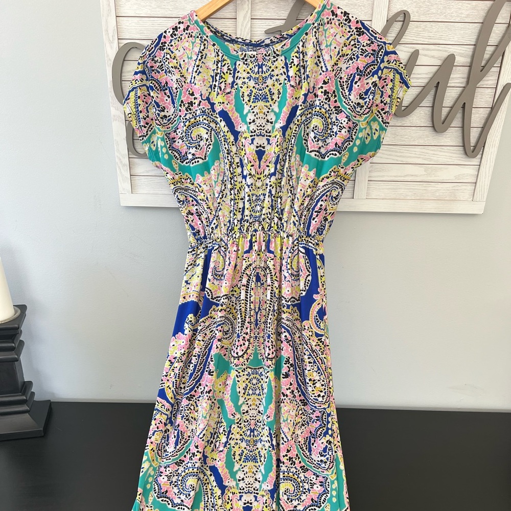 Very long maxi dress. I’m 5’10 and this touches the ground for me!